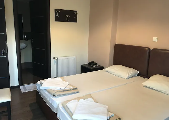 Pella Inn HostelHostel